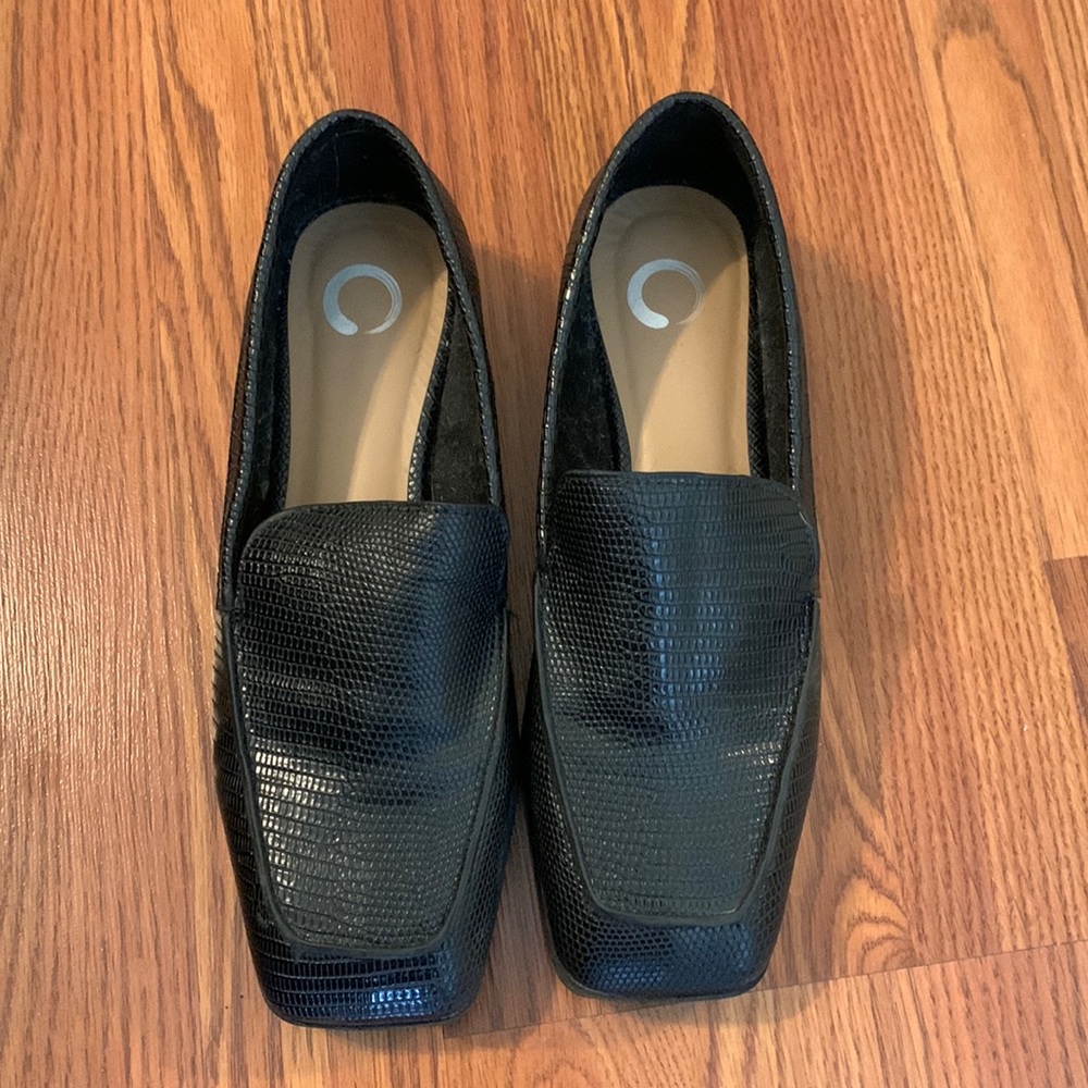 Square toe loafer sz 8